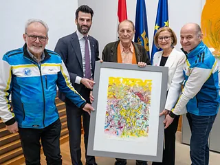 Bildübergabe © NLK Khittl